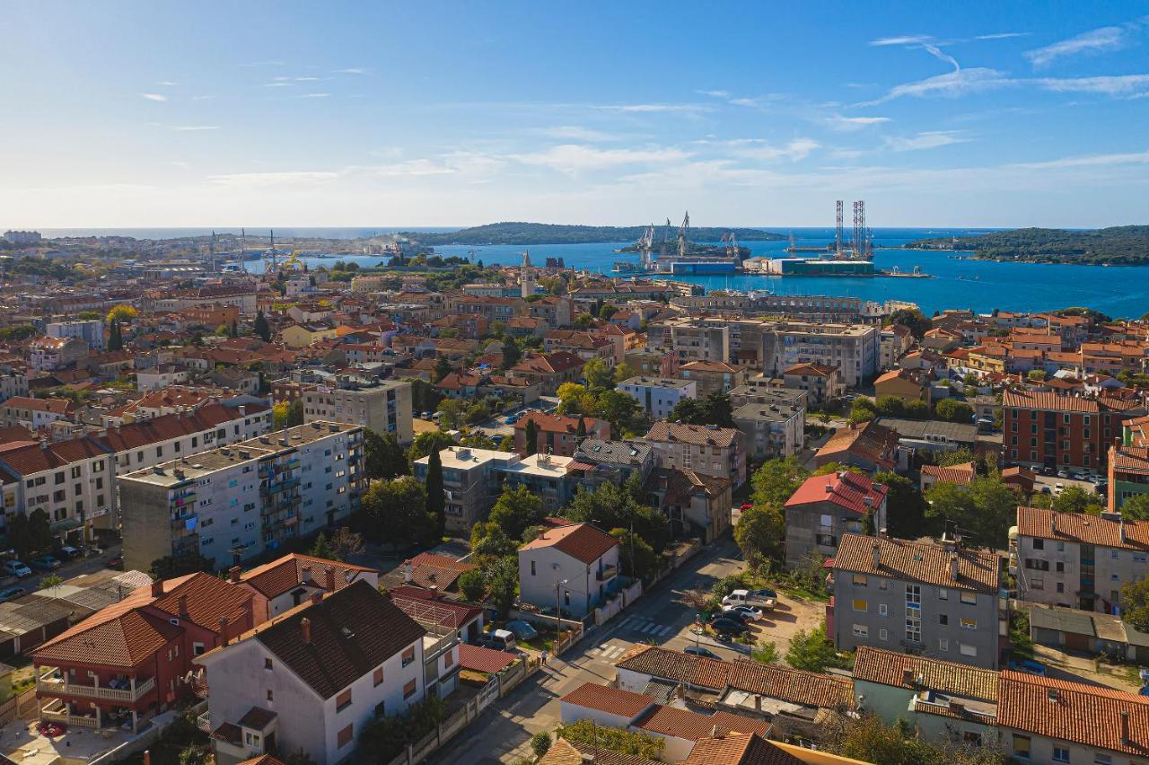 Small House Nea In City Center-With Free Parking Pula Exterior photo
